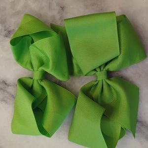 Green bow duo